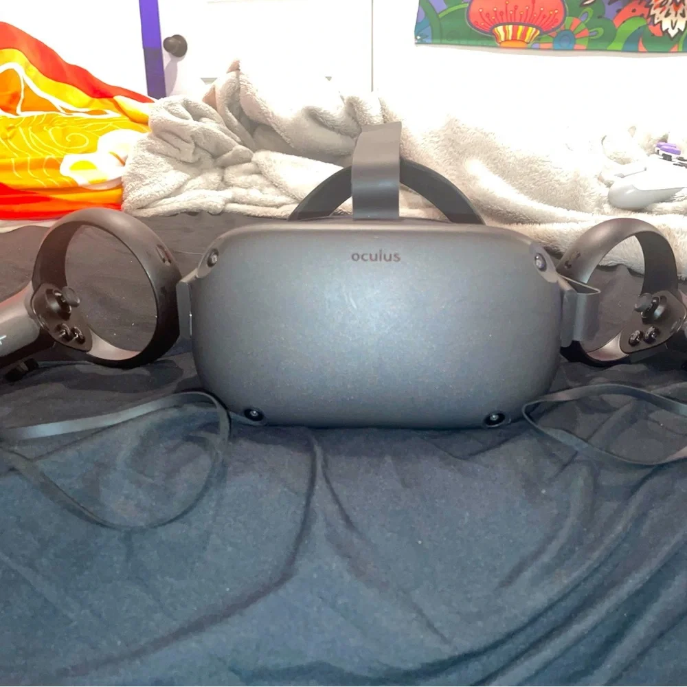 Meta Oculus 64 GB with 2 controllers